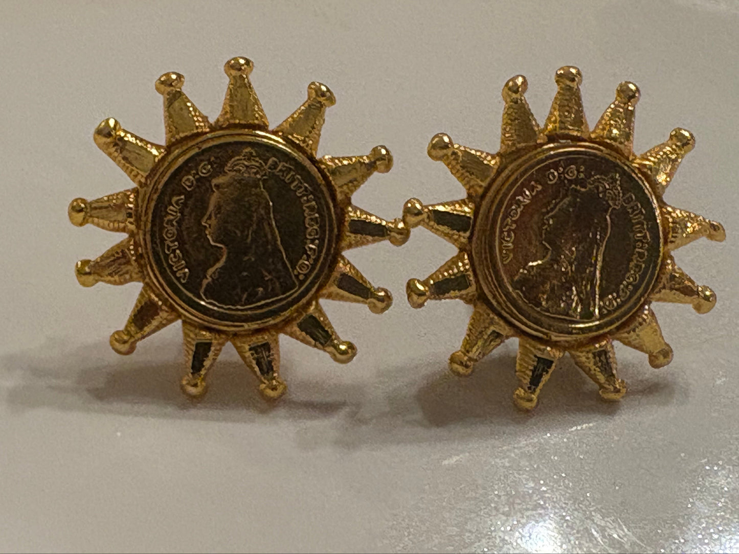 Star Queen Round Earrings